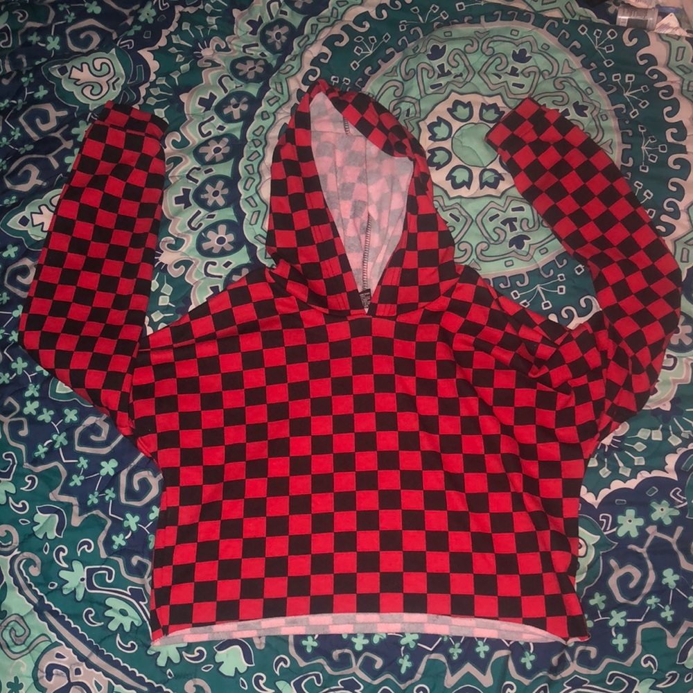 Women’s size small Rue21 Long sleeve Red and Black Checkered CropTop